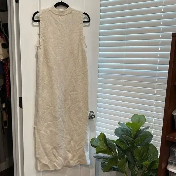 Sleeveless Sweater Dress - Picture 2 of 5